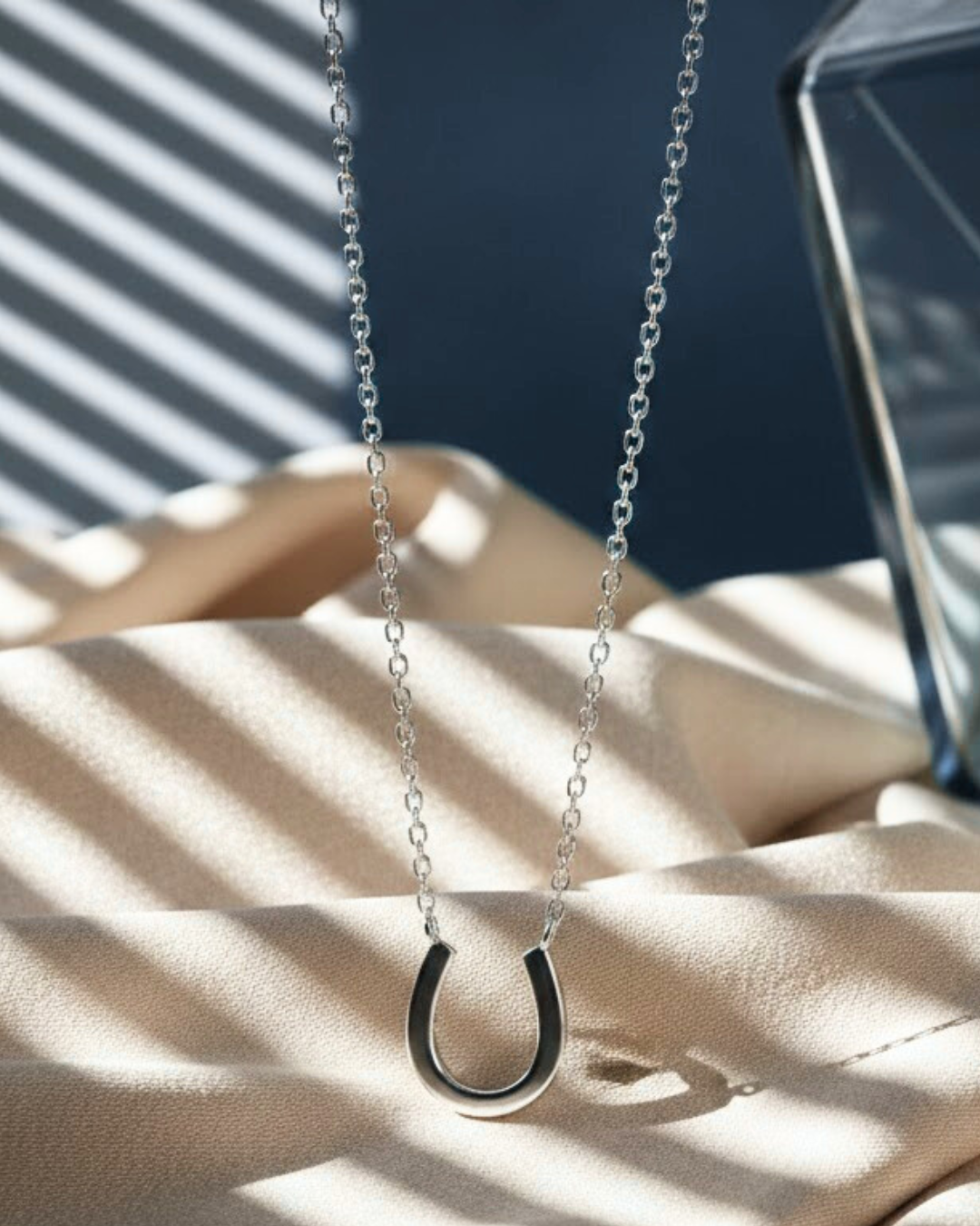 Svavi "Horsey" | Minimalist Everyday Horseshoe Pendant Necklace in Sterling Silver
